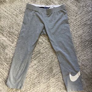 Womens’s Nike capri leggings
